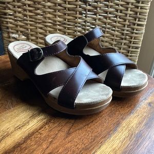 Dansko wedge sandal (39), brown or deep wine